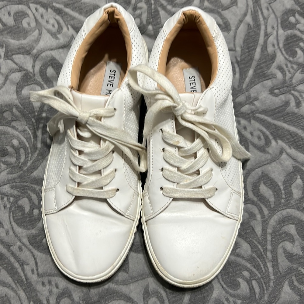 Size 8 Steve Madden Toliver Lace-up Sneaker